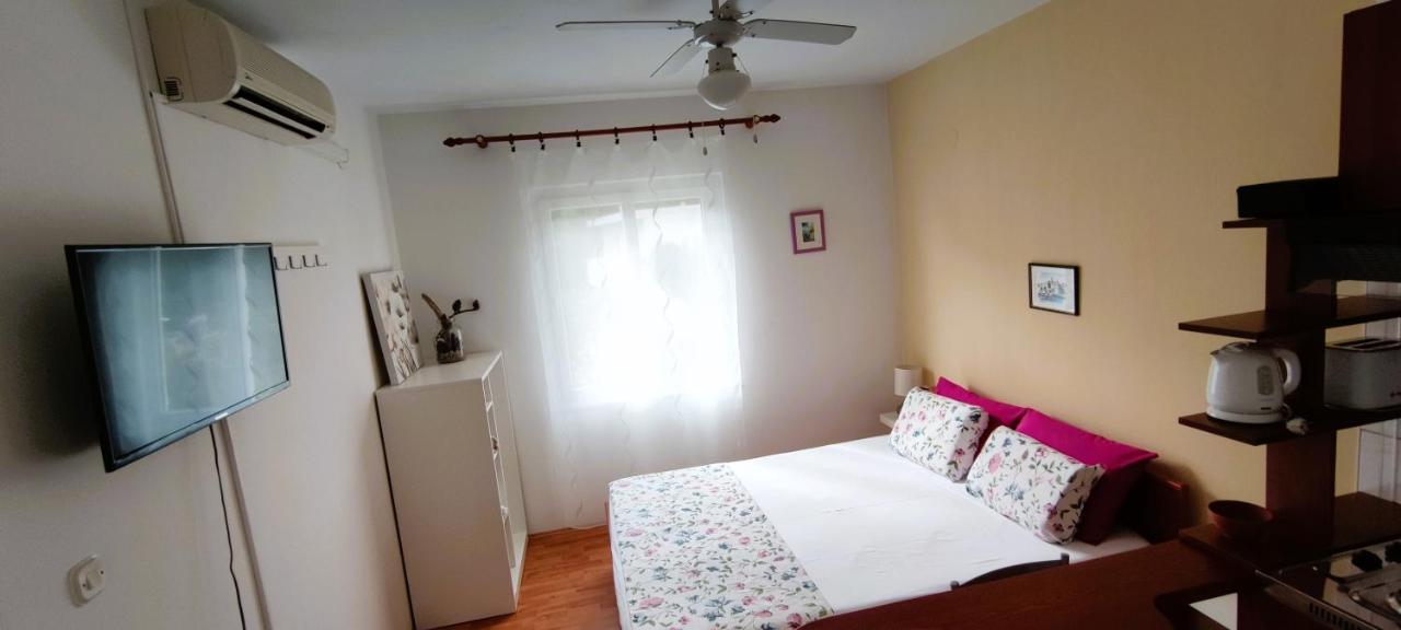 Apartments Senka Вигань Екстер'єр фото